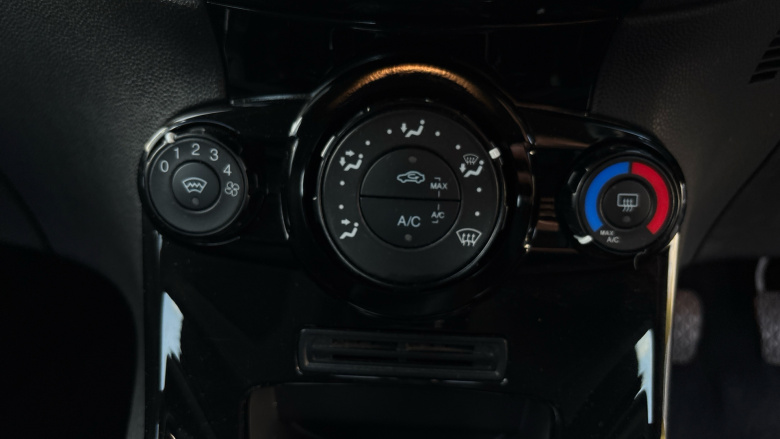 Ford Fiesta 1.25 82 Zetec 3dr Petrol Hatchback